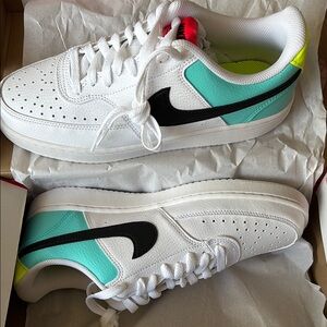 Women’s Nike Court Vision Lo NIB